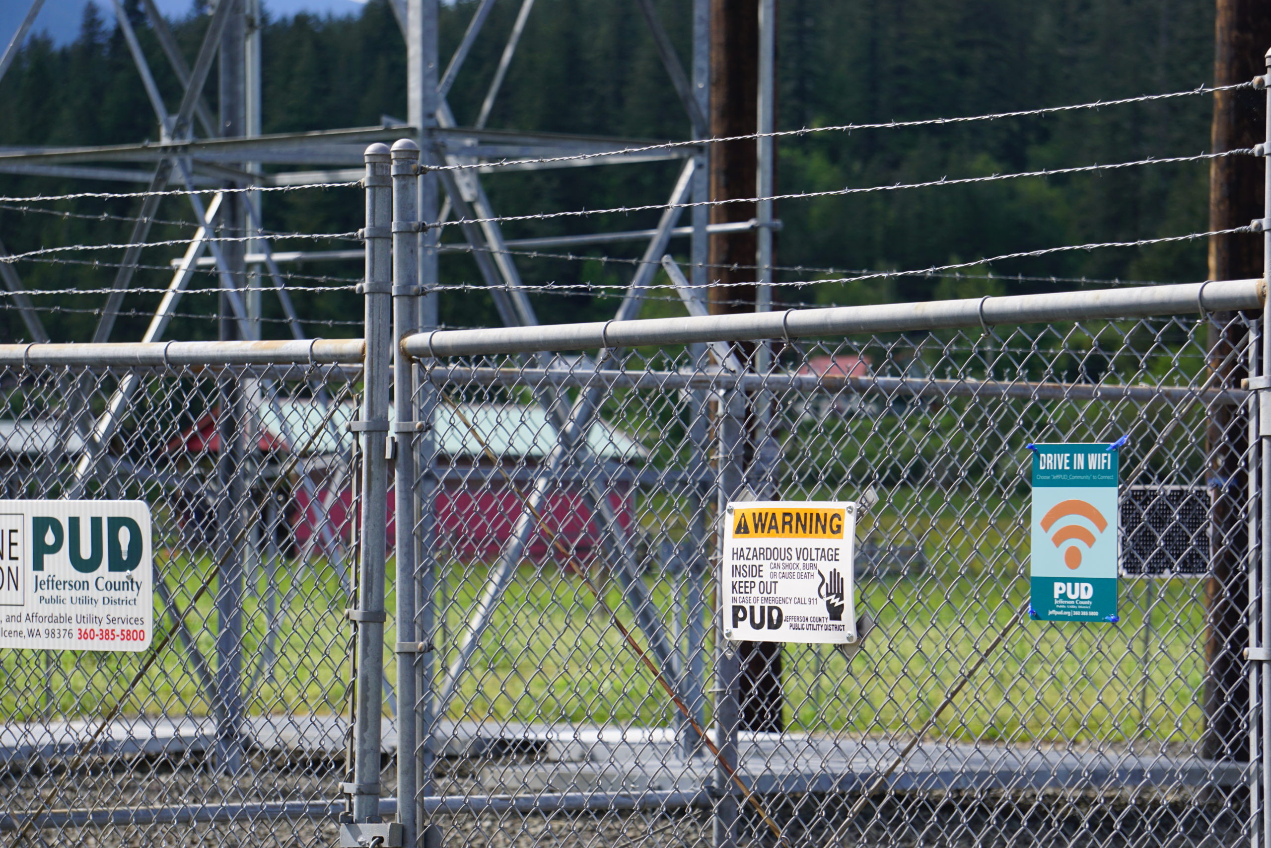 Safety sign and fence